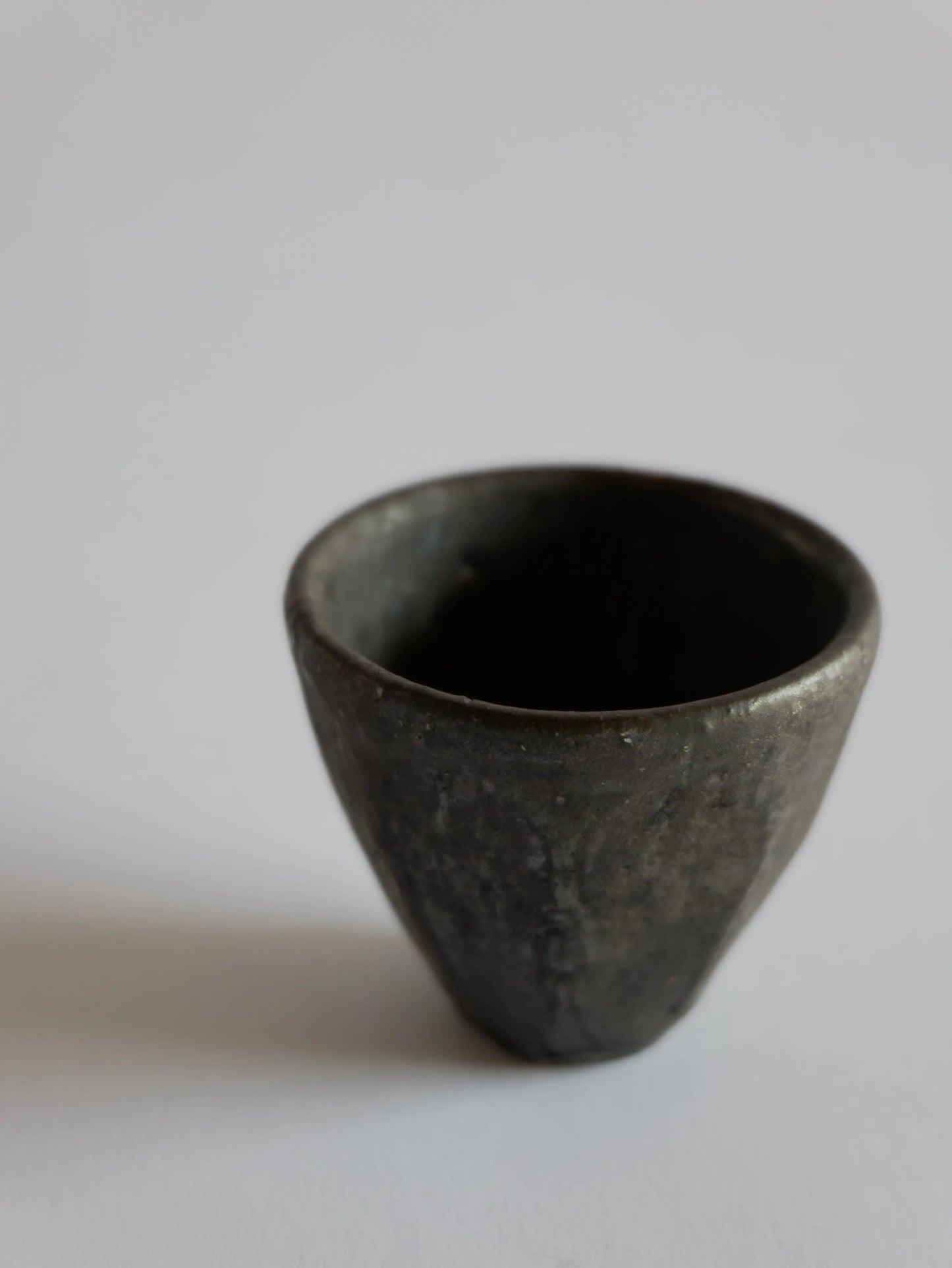 小野象平 黒志野 筒湯呑み E