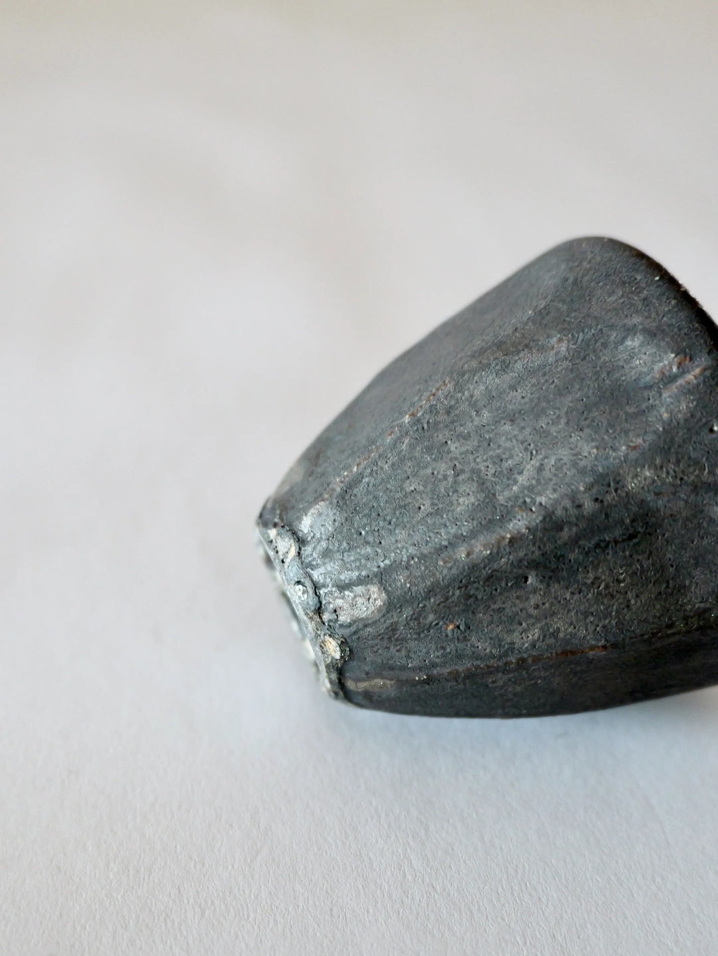 小野象平 黒志野 筒湯呑み D