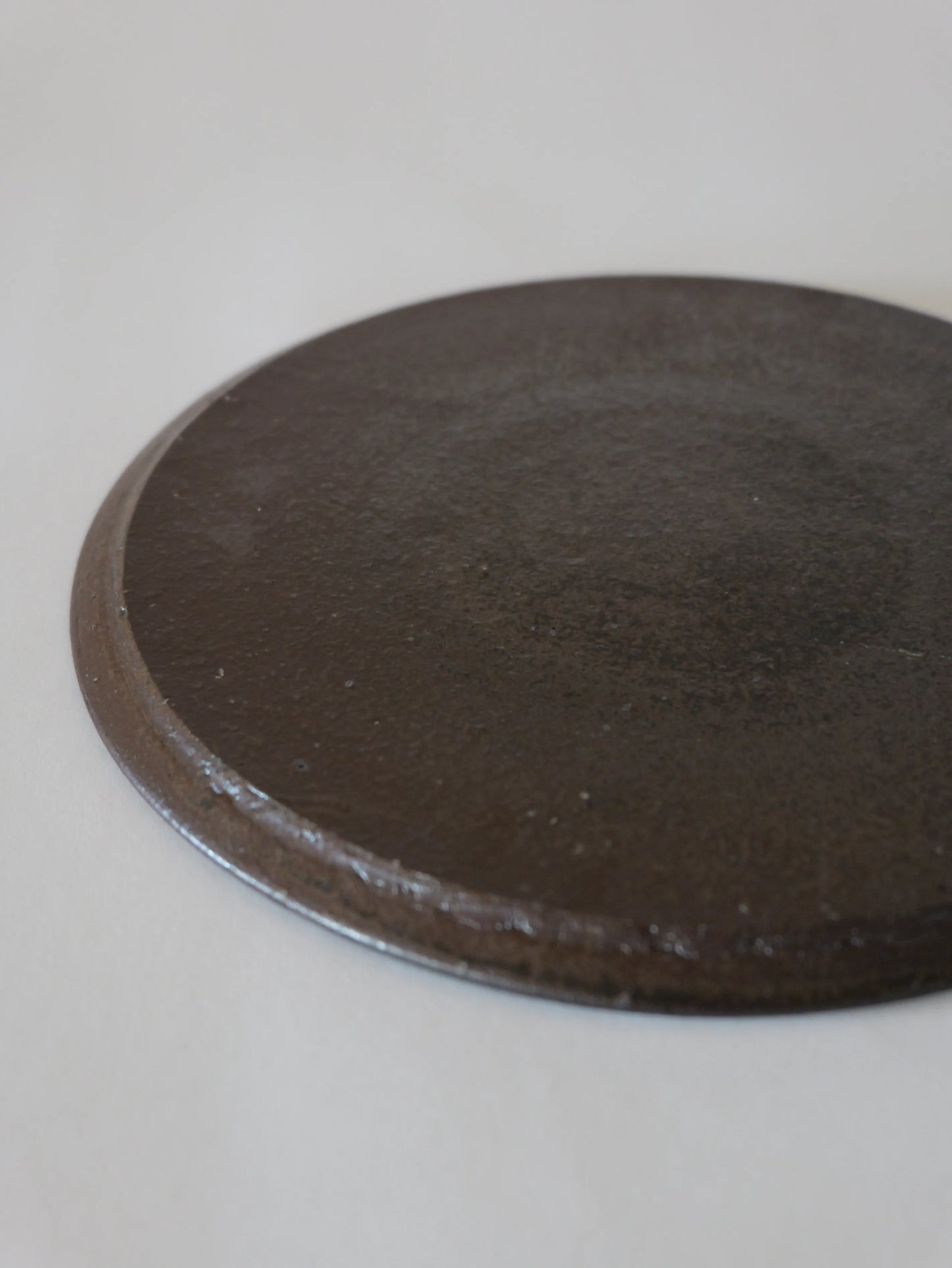 山田隆太郎 フラットプレート8寸・黒 B