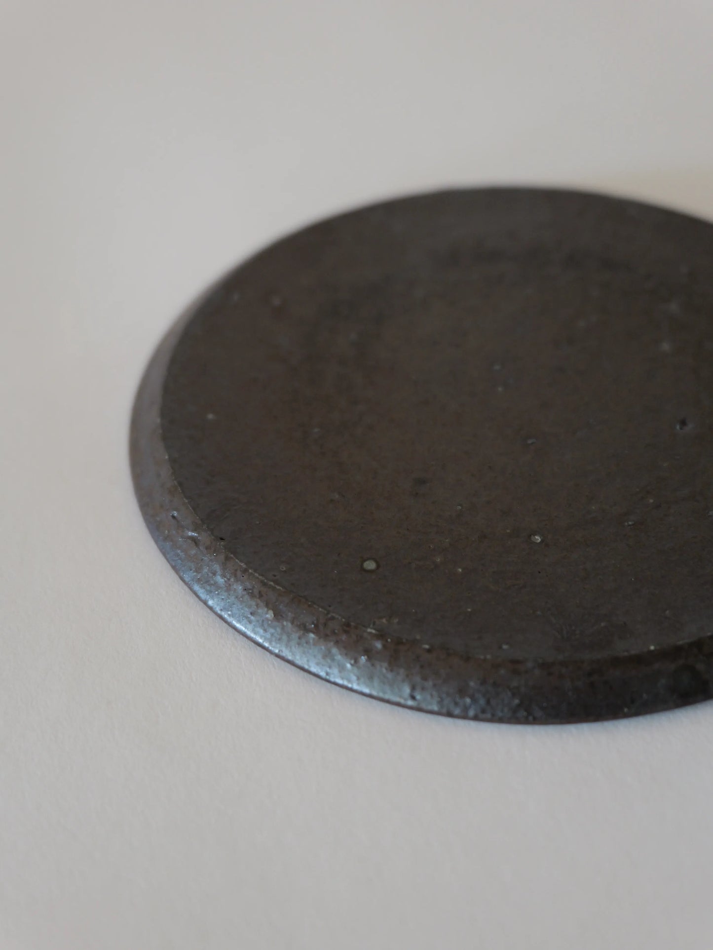 山田隆太郎 フラットプレート5寸・黒 B