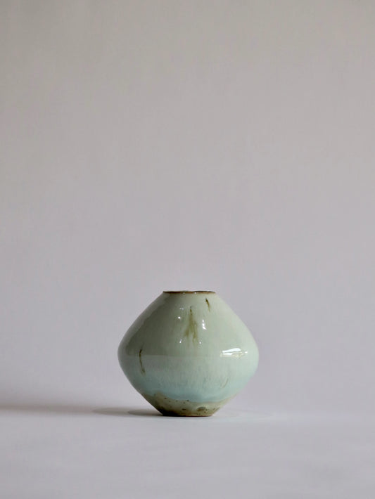 Ryutaro Yamada Pear ash glaze ball vase 