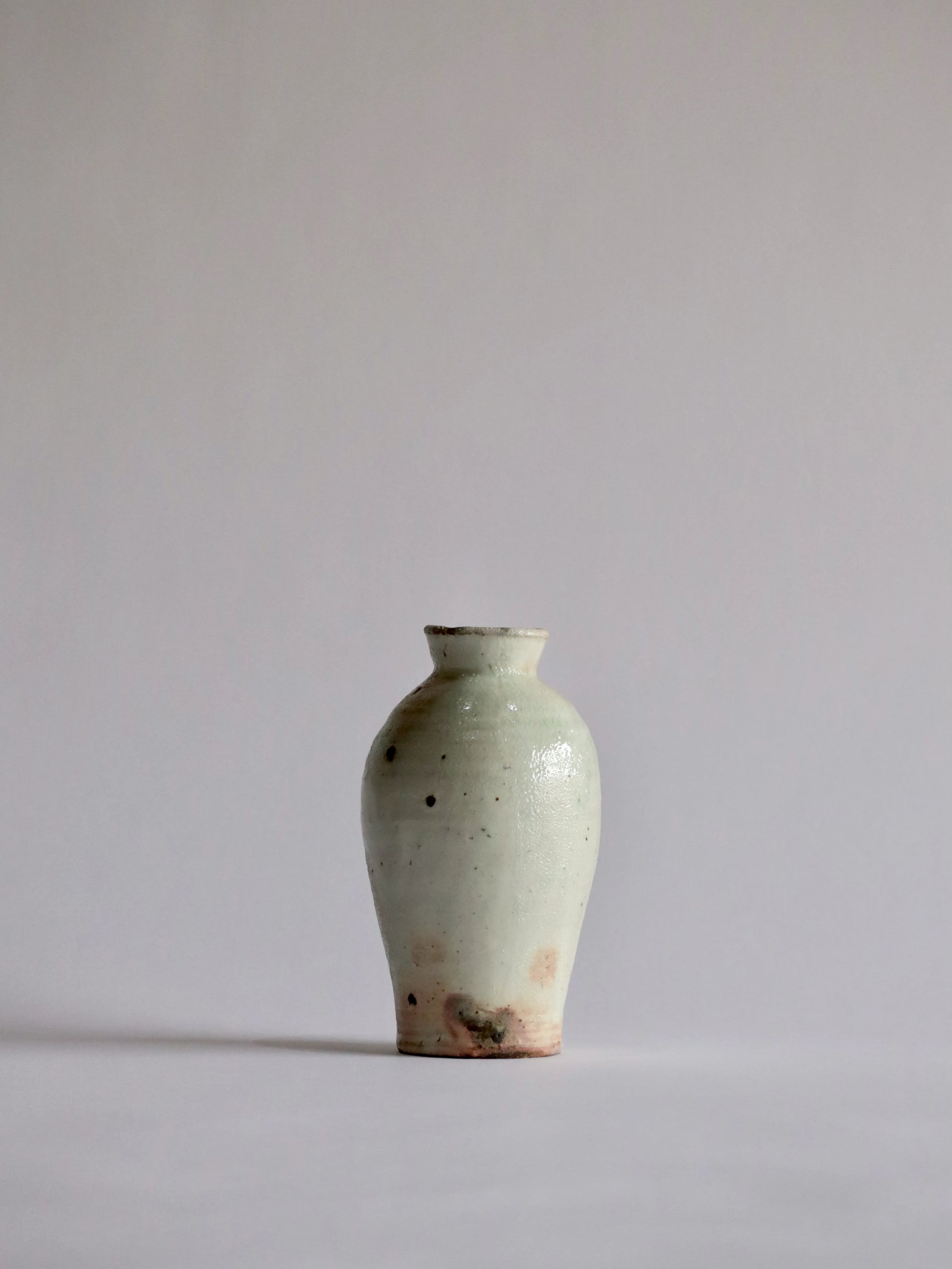 粉引淡斑手作り壺花器 山田 隆太郎 粉引 中花器 A – ippatsu