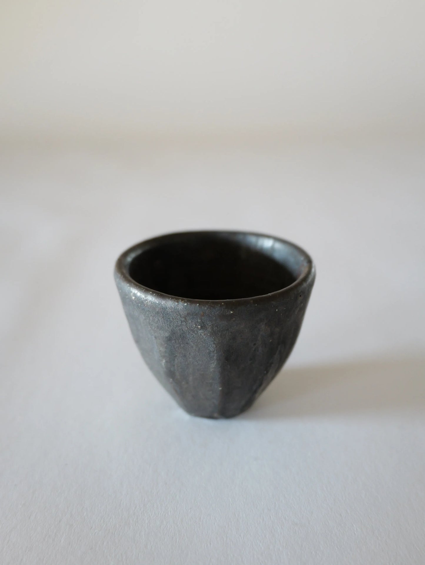 小野象平 黒志野 筒湯呑み J