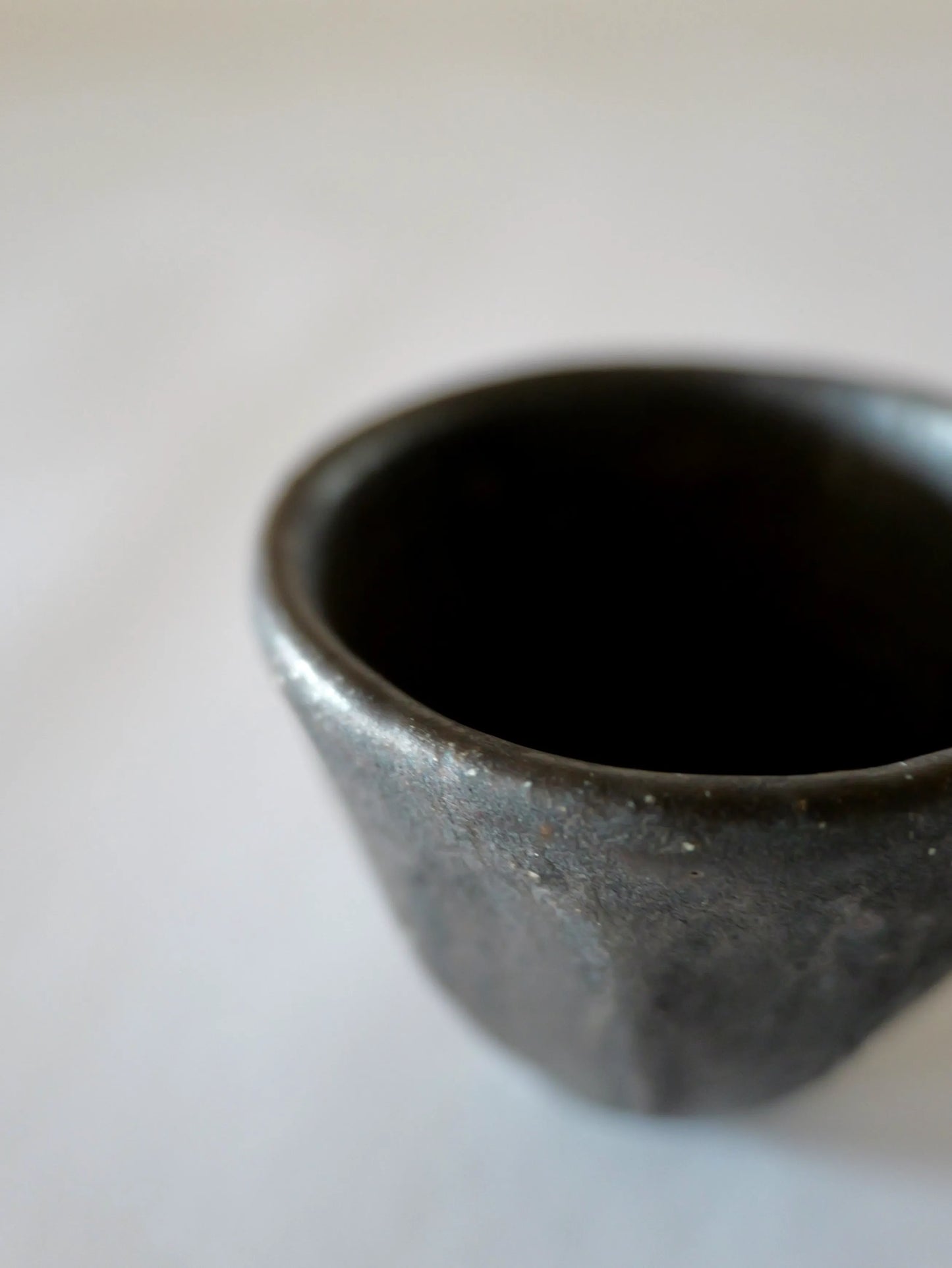 小野象平 黒志野 筒湯呑み J