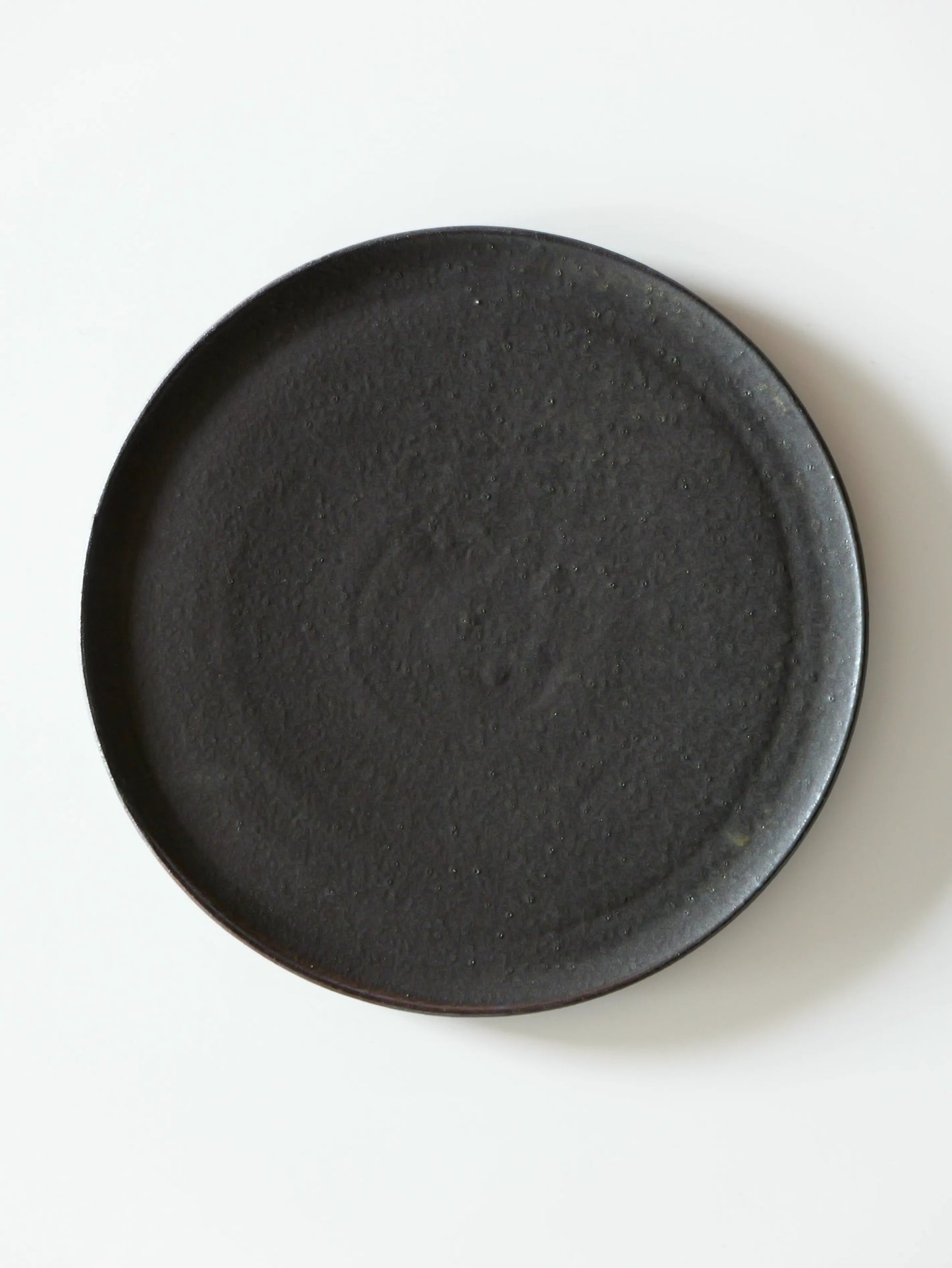 山田隆太郎 フラットプレート8寸・黒 C