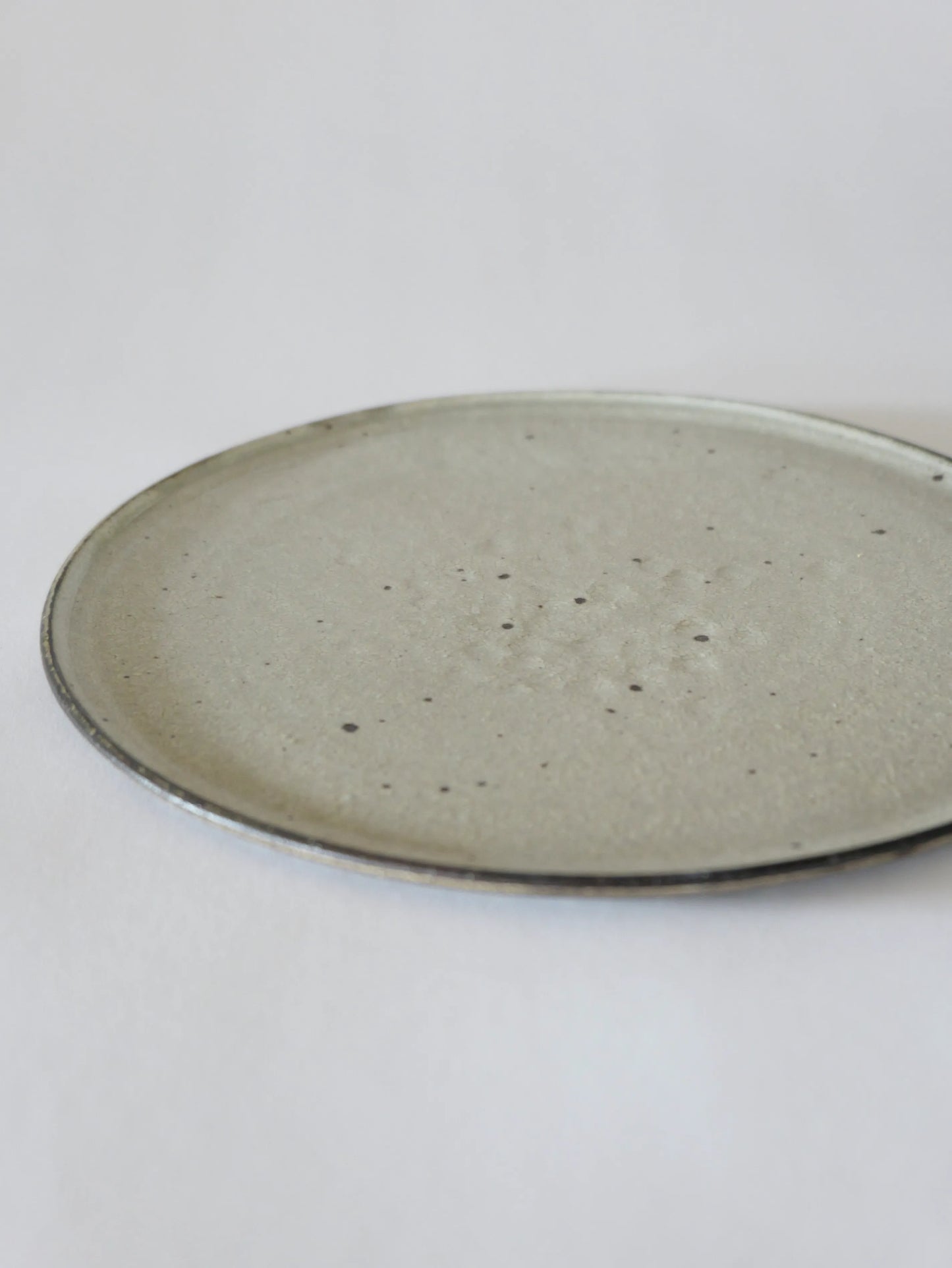 山田隆太郎 フラットプレート8寸・白 A