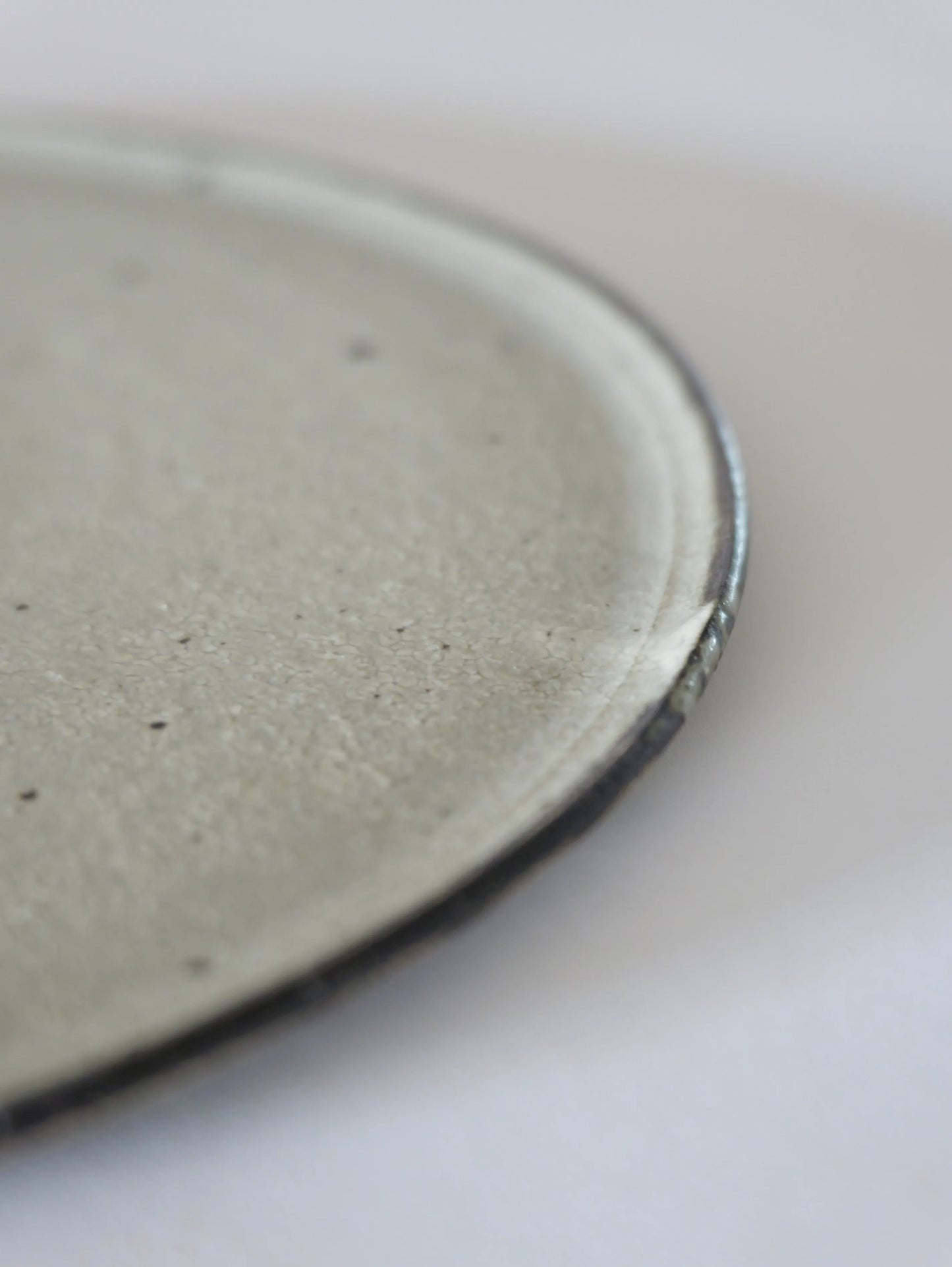 山田隆太郎 フラットプレート8寸・白 A