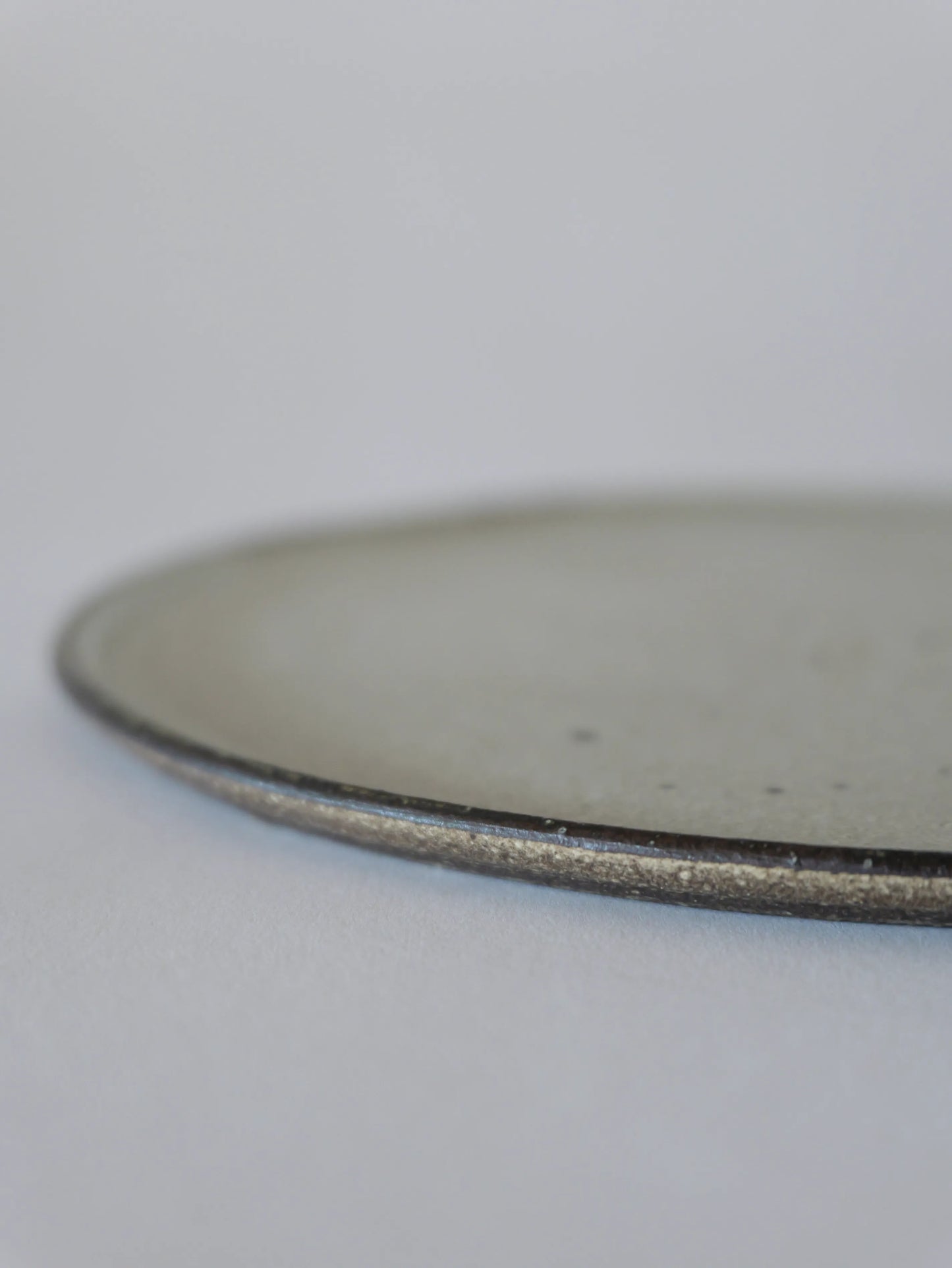 山田隆太郎 フラットプレート8寸・白 A