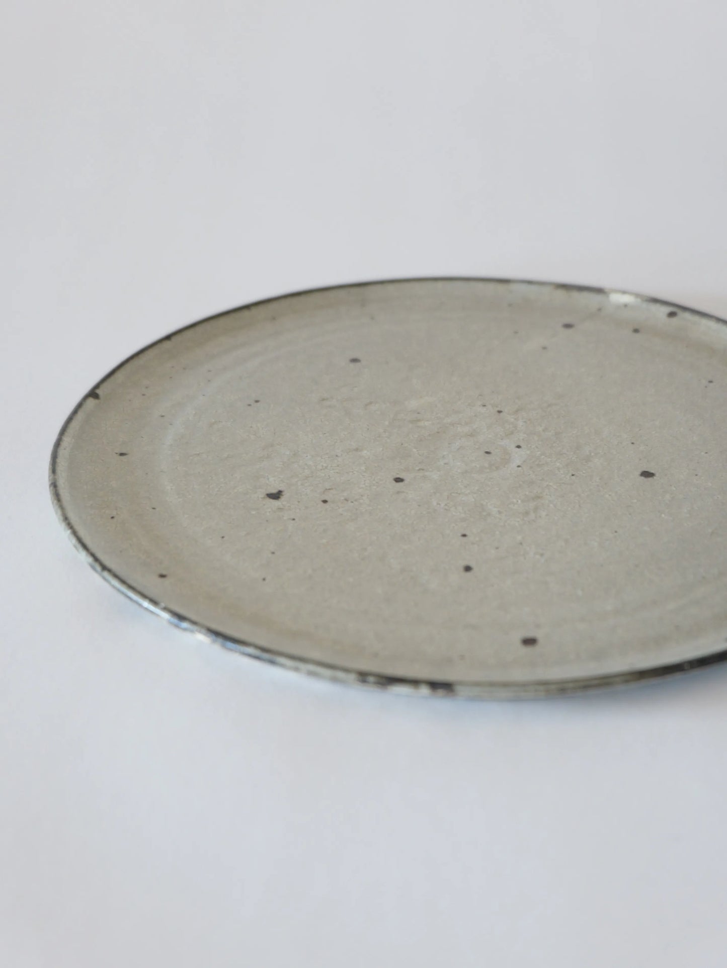 山田隆太郎 フラットプレート8寸・白 B