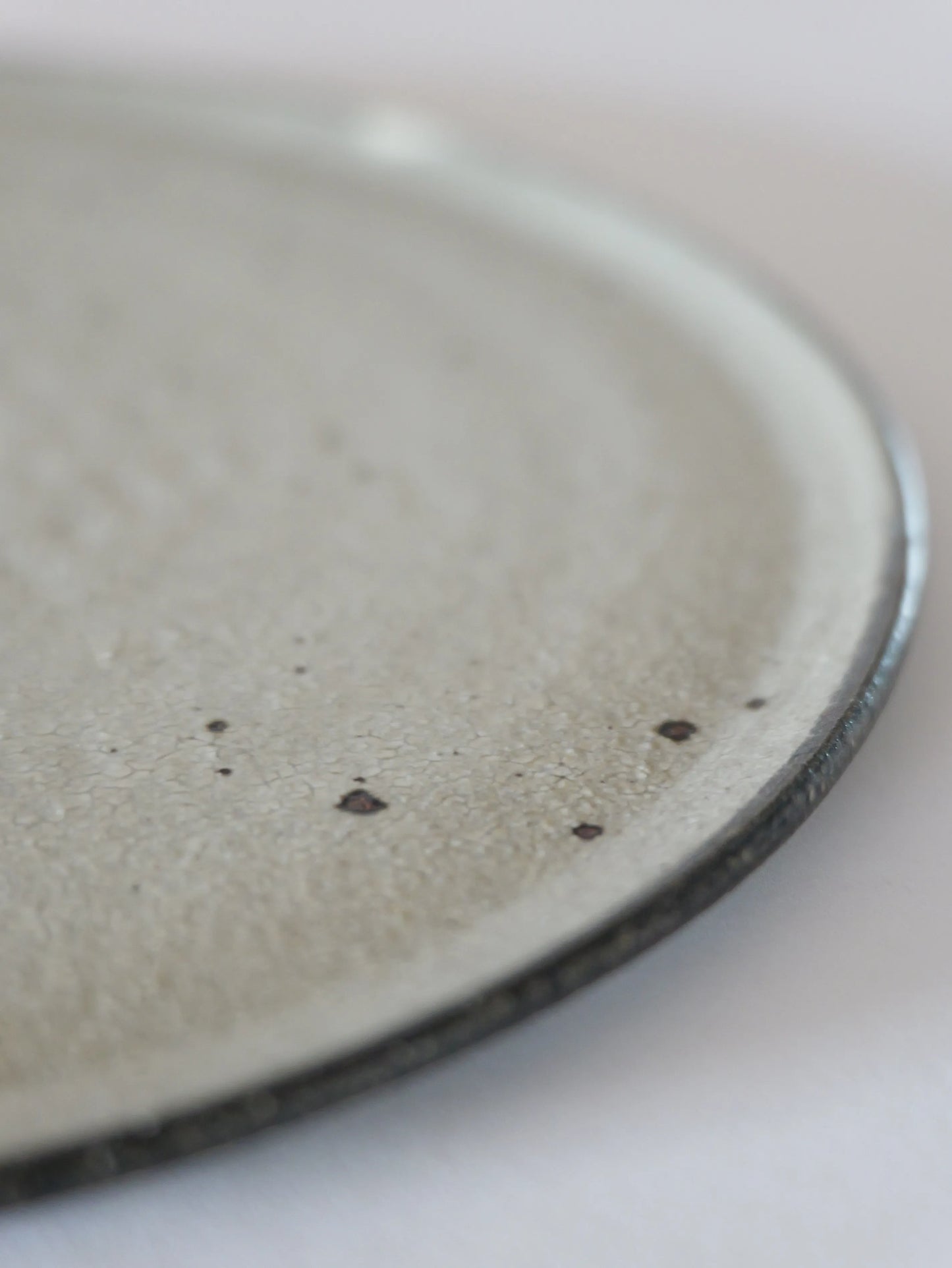 山田隆太郎 フラットプレート8寸・白 C