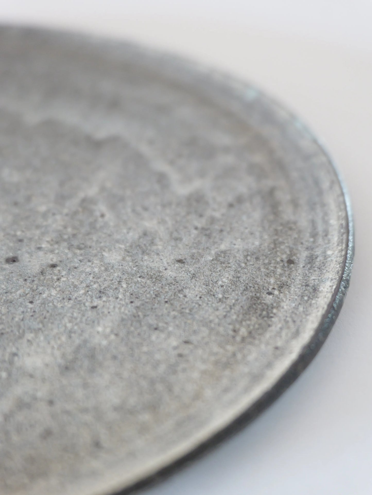 山田隆太郎 フラットプレート8寸・グレー A