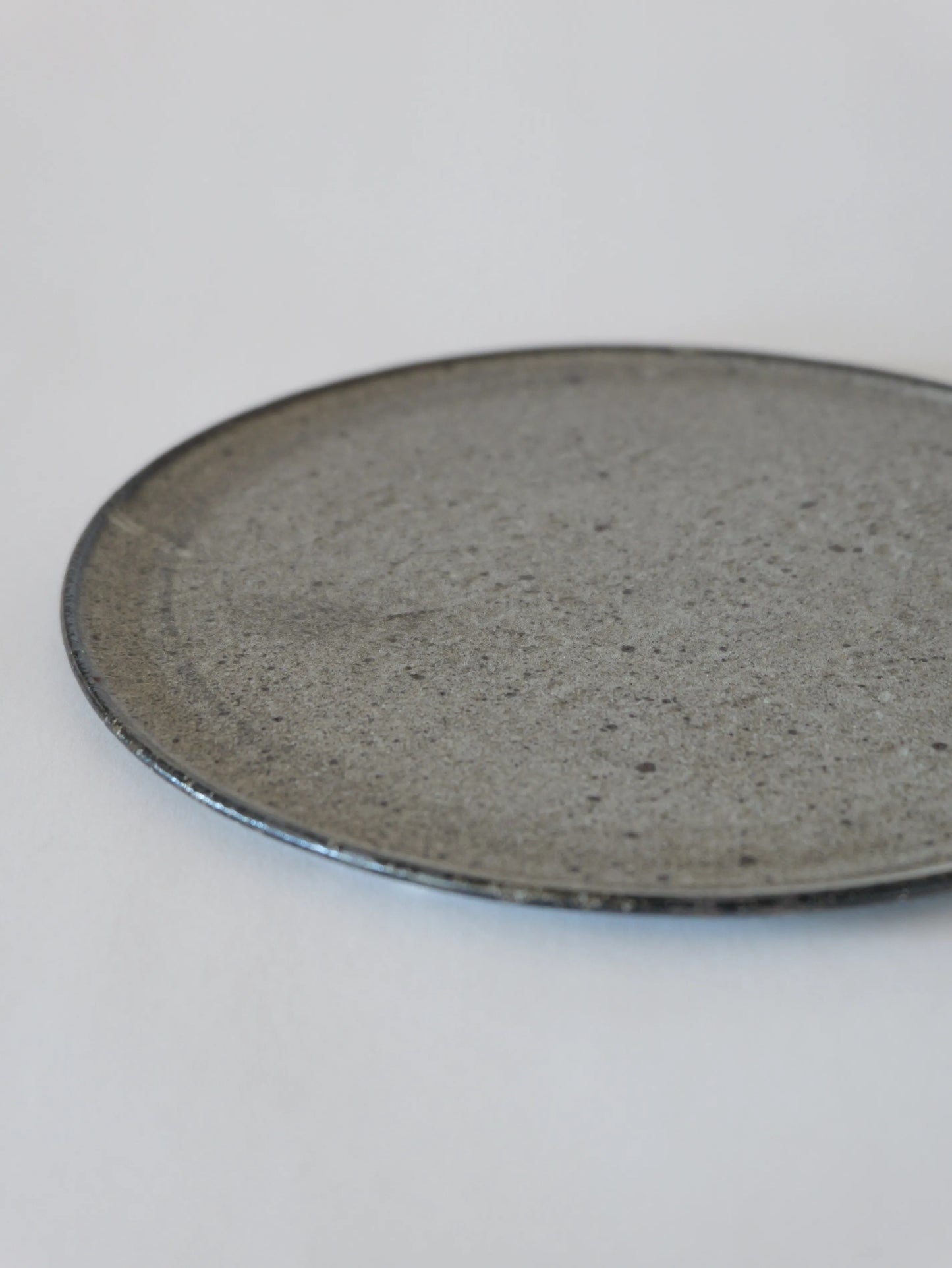 山田隆太郎 フラットプレート8寸・グレー B