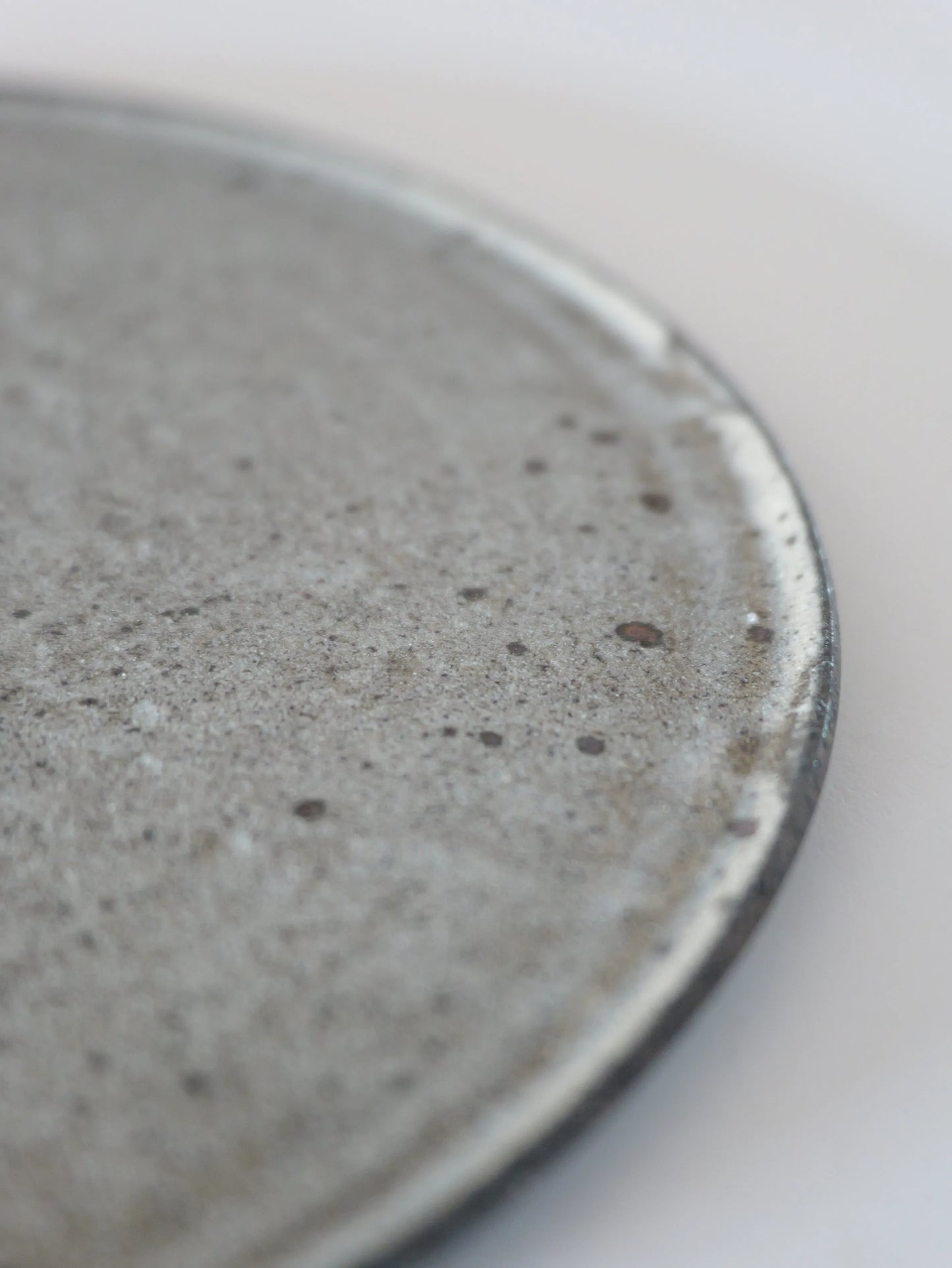 山田隆太郎 フラットプレート8寸・グレー B