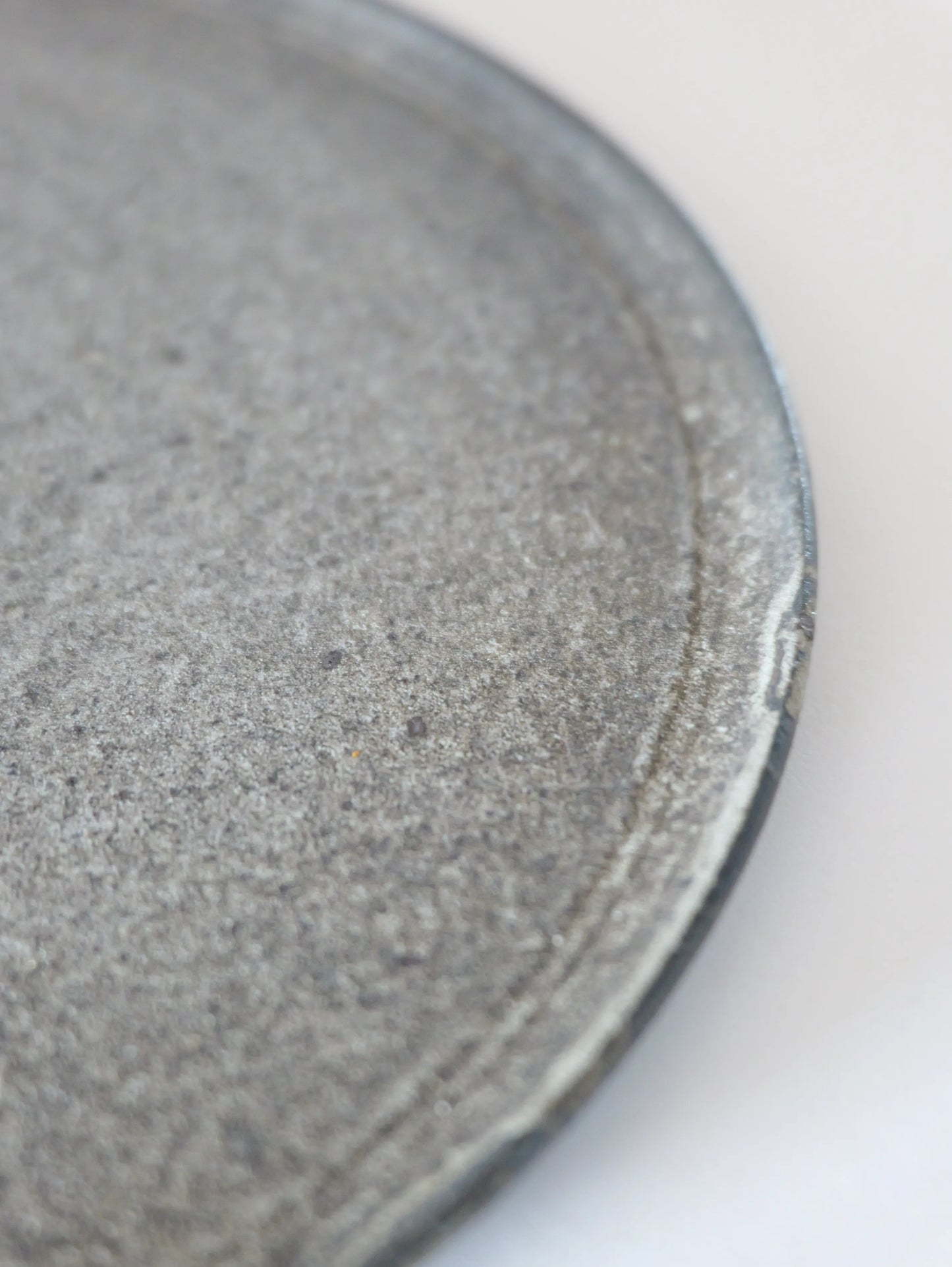 山田隆太郎 フラットプレート8寸・グレー C