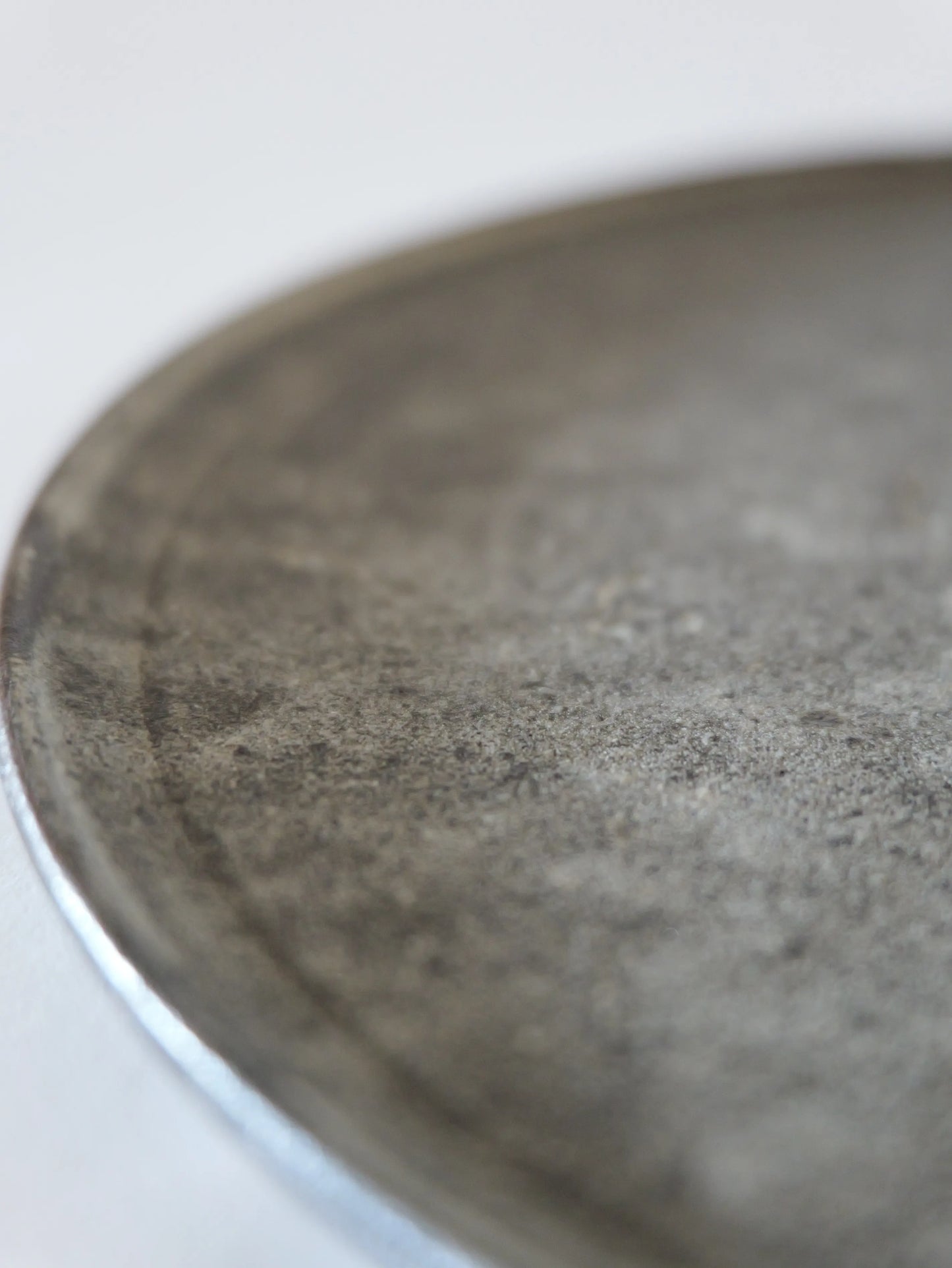 山田隆太郎 フラットプレート8寸・グレー C