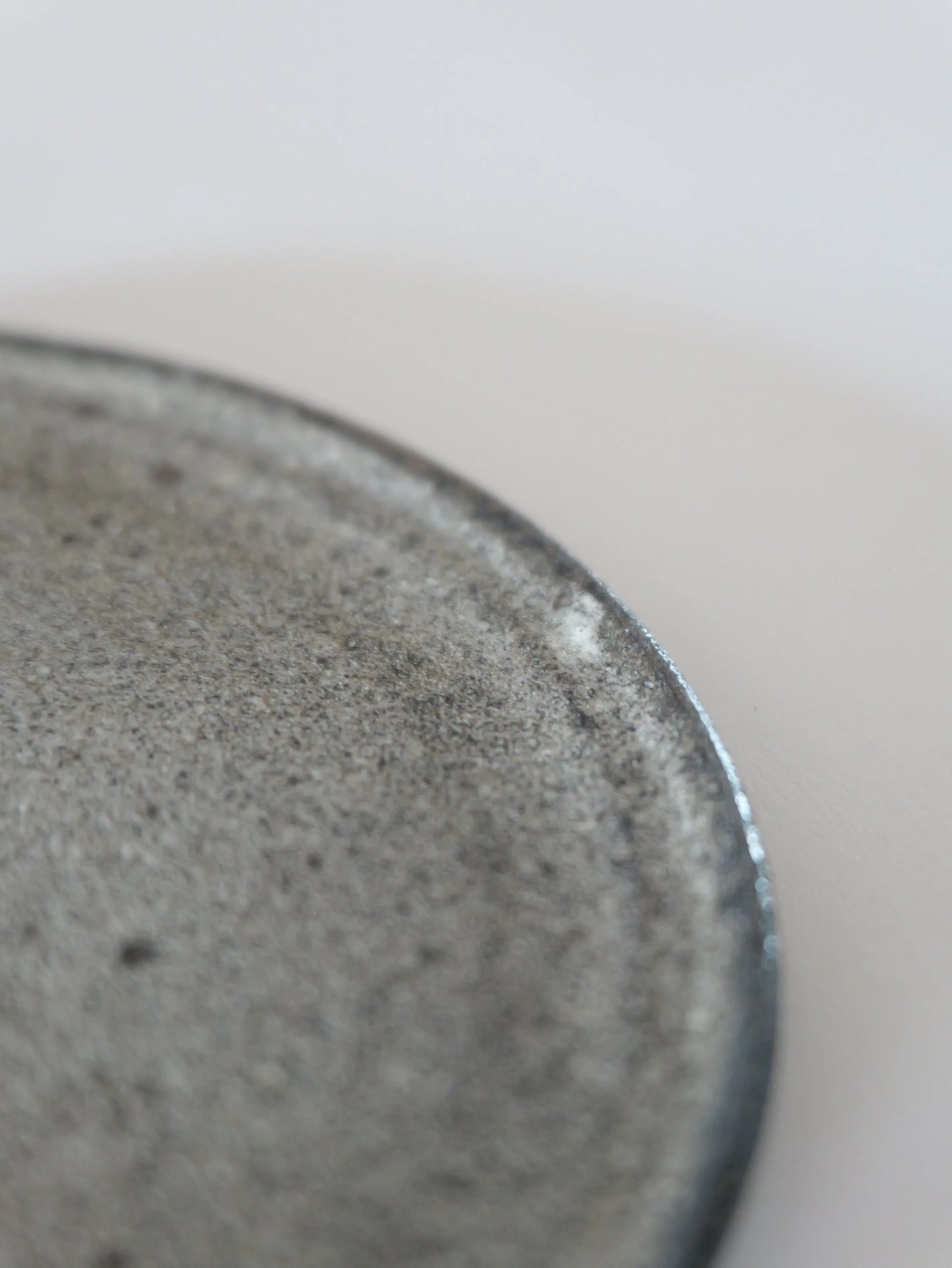 山田隆太郎 フラットプレート5寸・グレー D