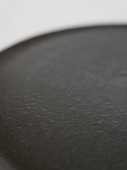 山田隆太郎 フラットプレート8寸・黒 A