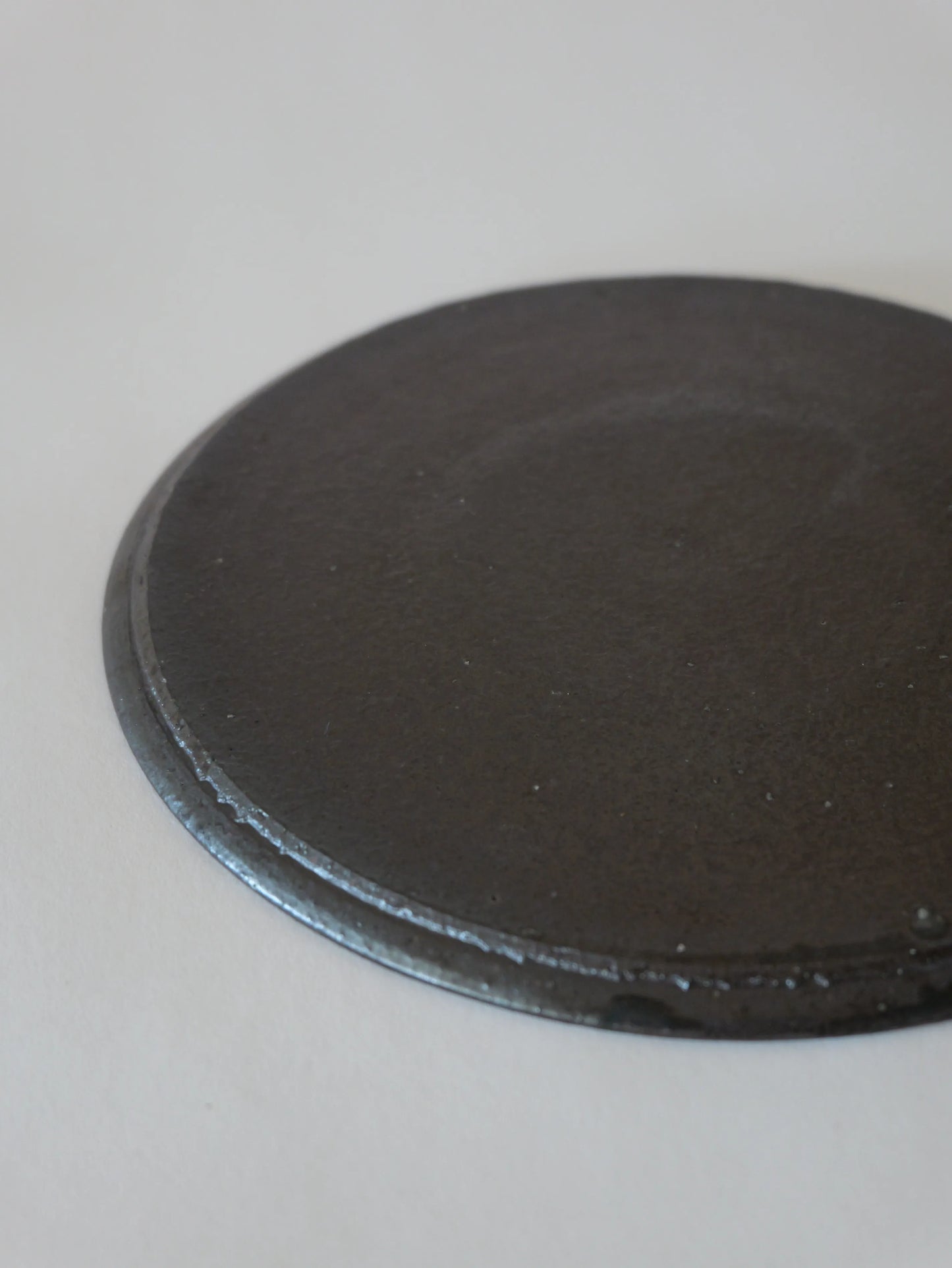 山田隆太郎 フラットプレート8寸・黒 A