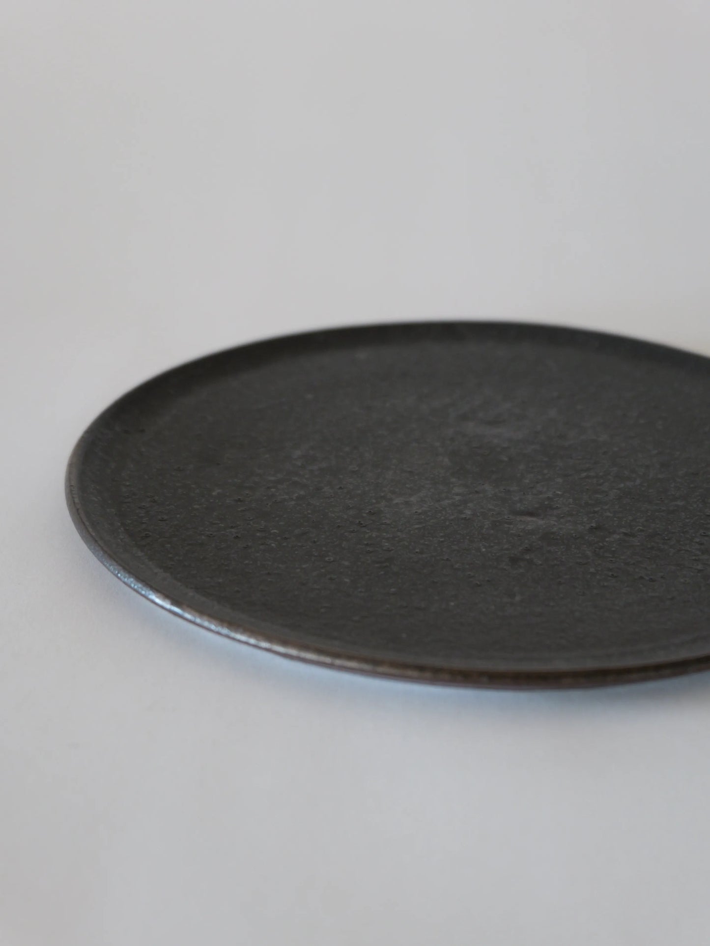 山田隆太郎 フラットプレート8寸・黒 B