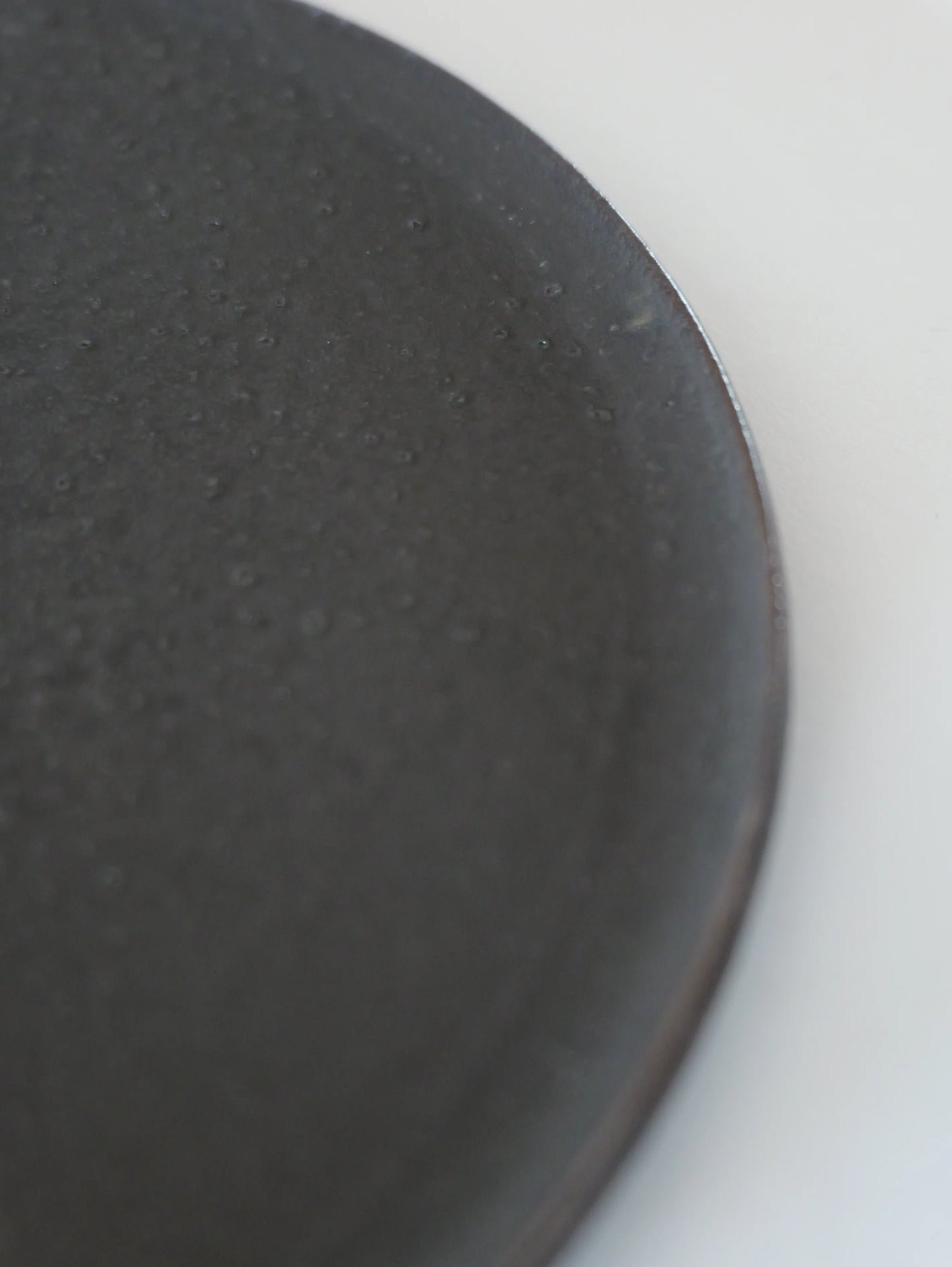 山田隆太郎 フラットプレート8寸・黒 B