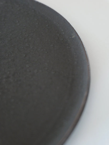 山田隆太郎 フラットプレート8寸・黒 B