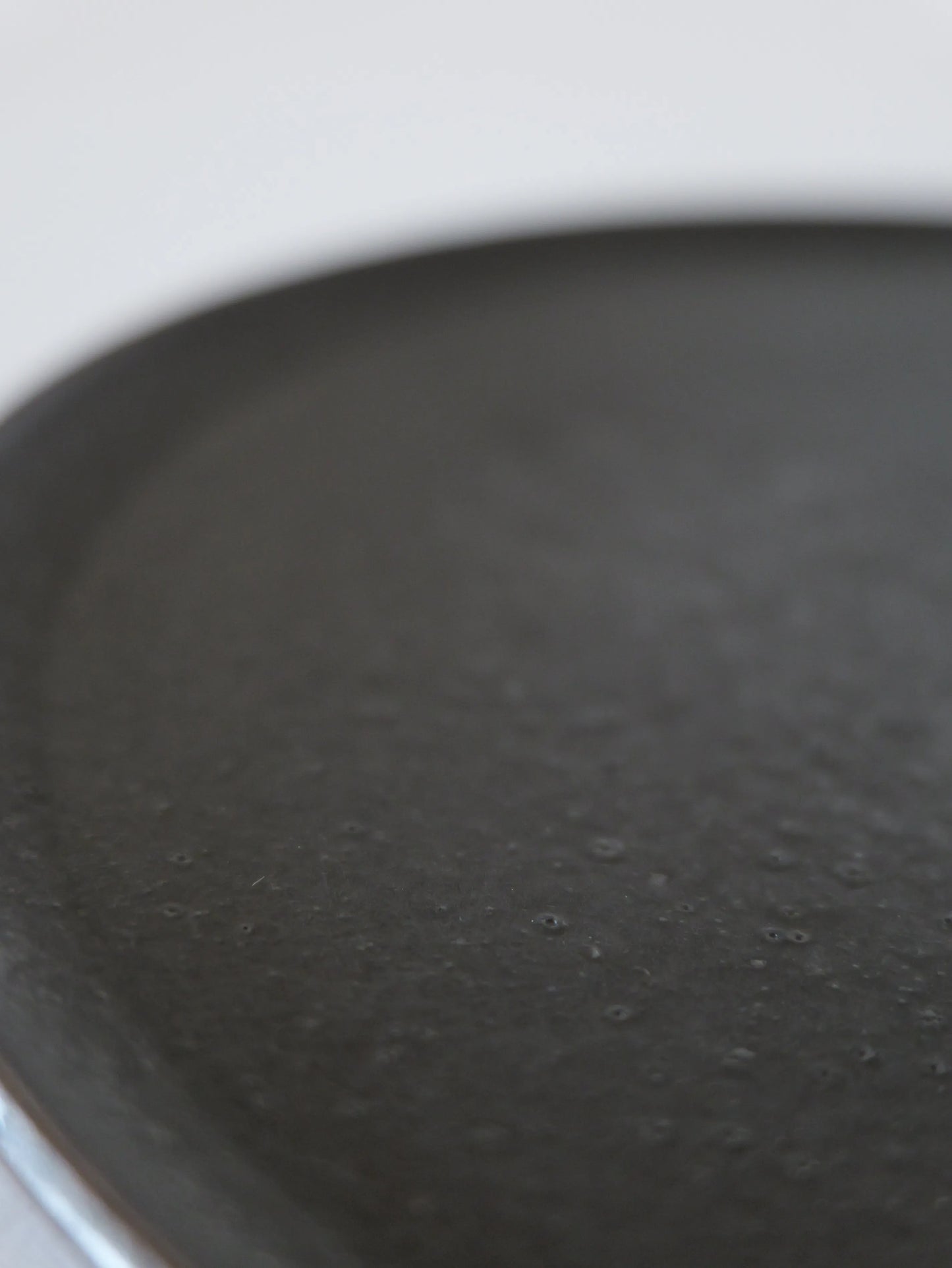 山田隆太郎 フラットプレート8寸・黒 B