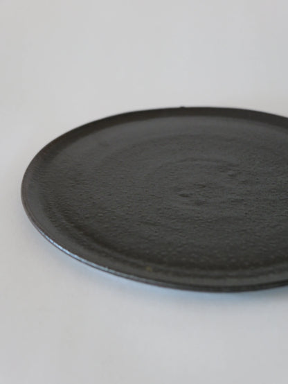 山田隆太郎 フラットプレート8寸・黒 C