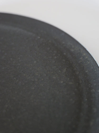 山田隆太郎 フラットプレート8寸・黒 C