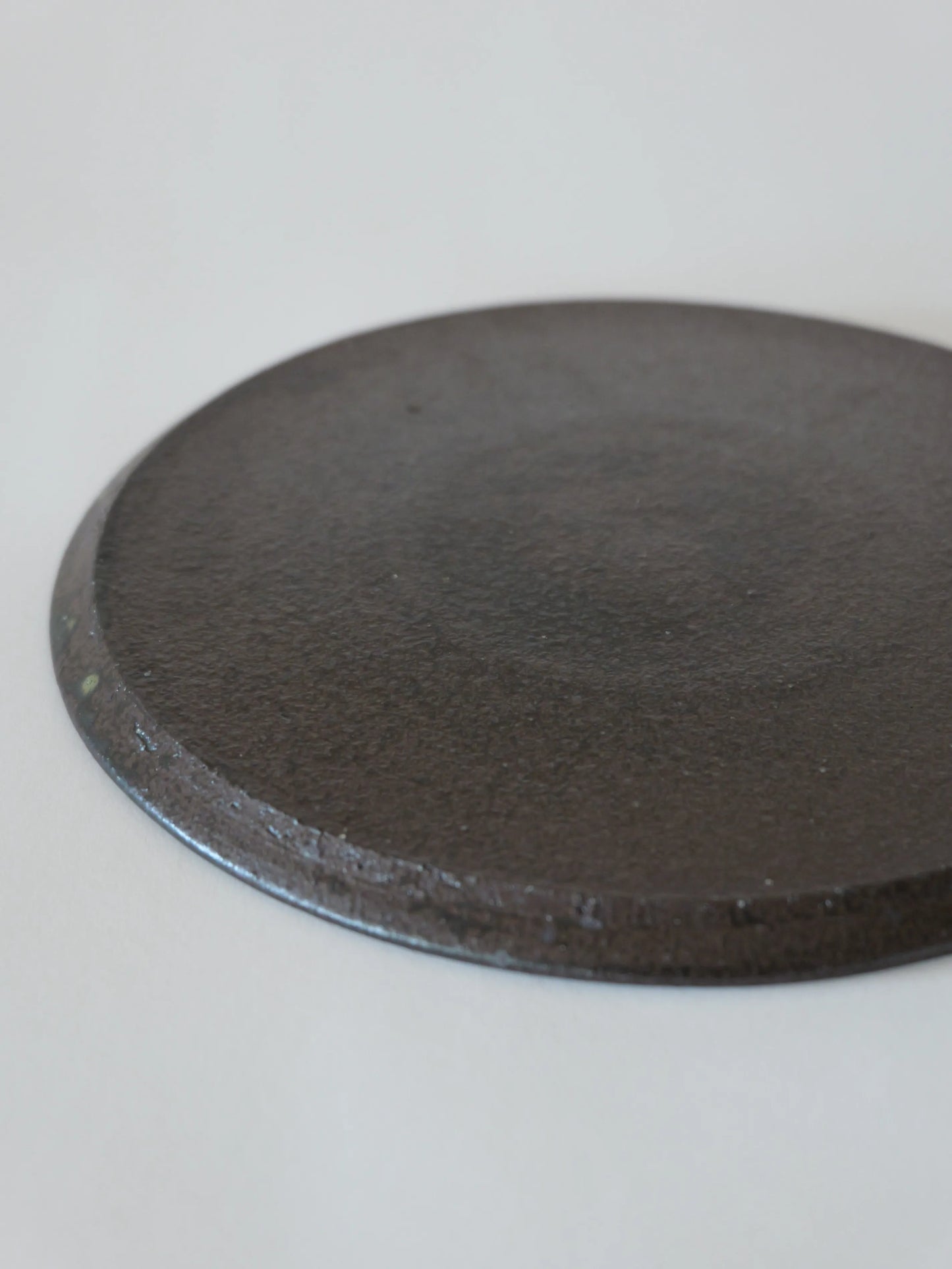 山田隆太郎 フラットプレート8寸・黒 C