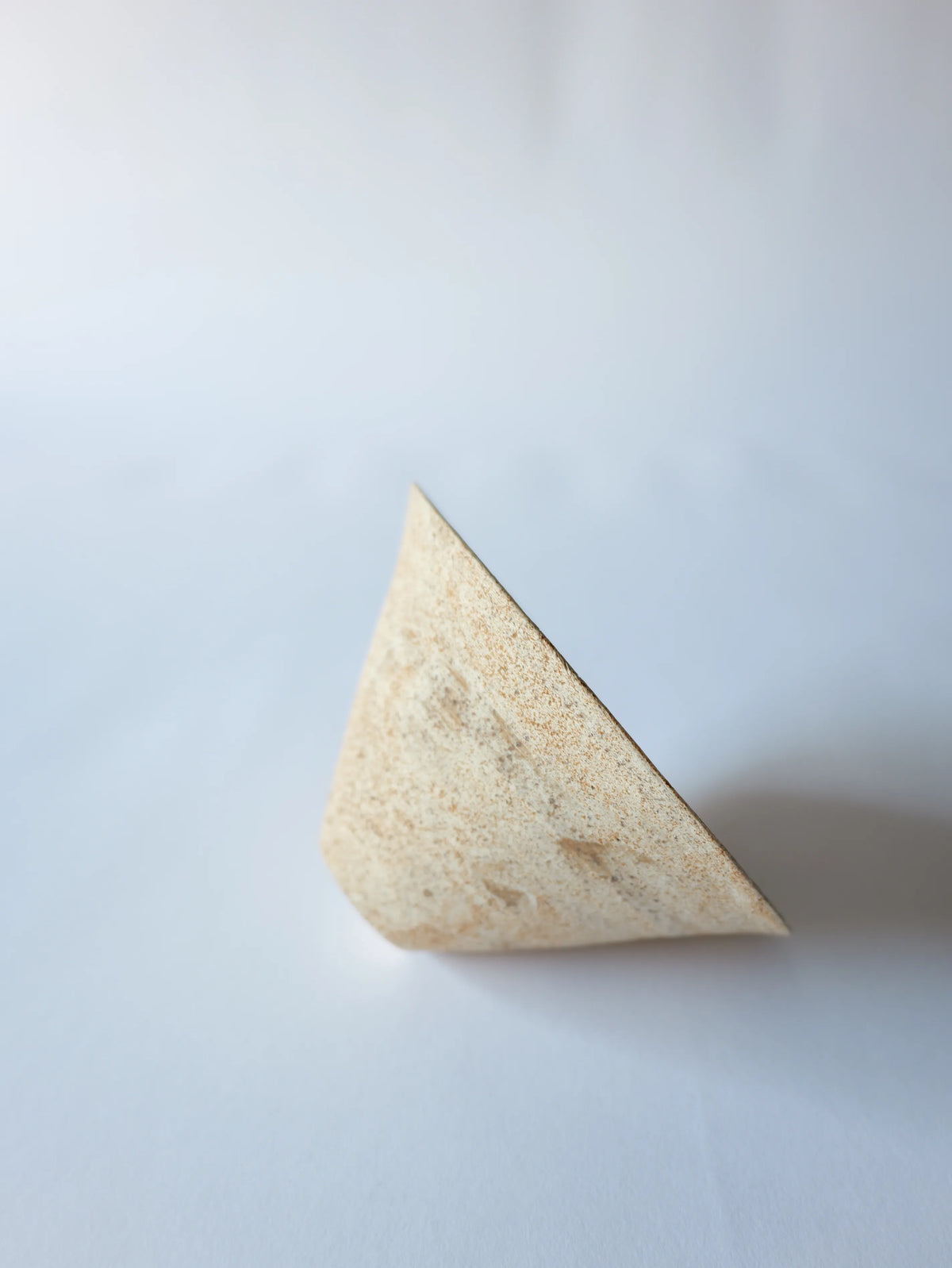 二階堂明弘 焼締め 三角碗 黄 A